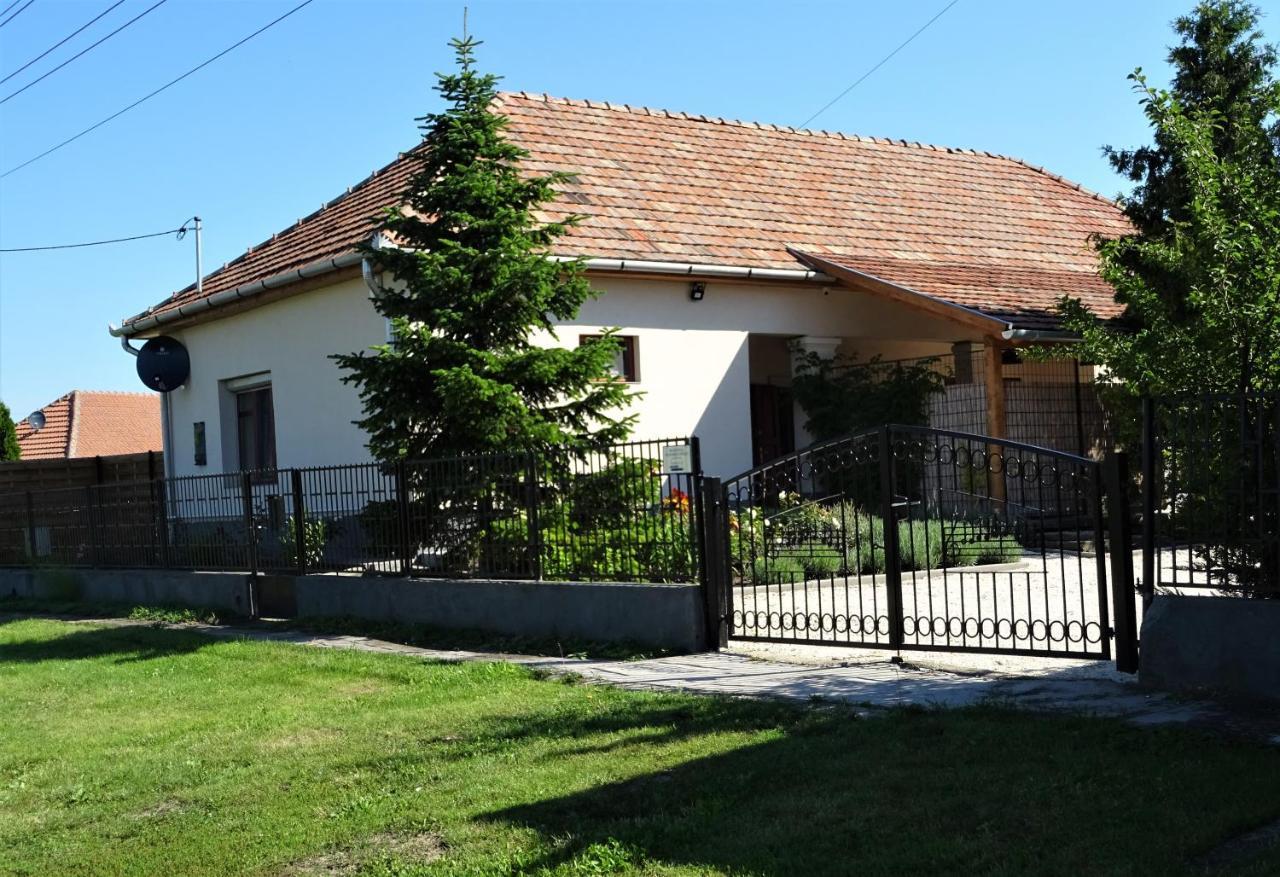 Vila Melody Haz Poroszló Exteriér fotografie